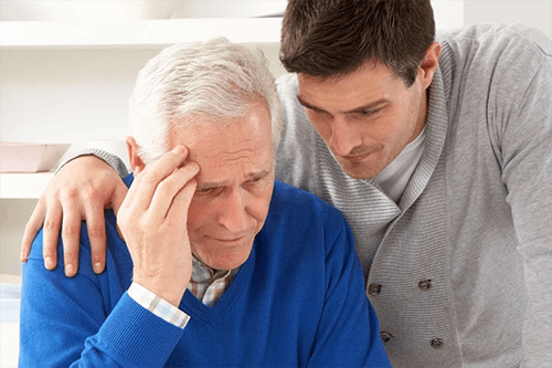 Ухаживать за больными с Альцгеймером